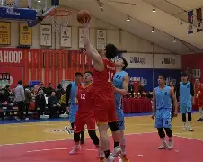 一场激动人心的比赛中情绪高涨()
