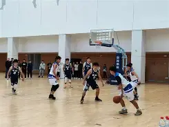 一场激动人心的比赛中情绪高涨()